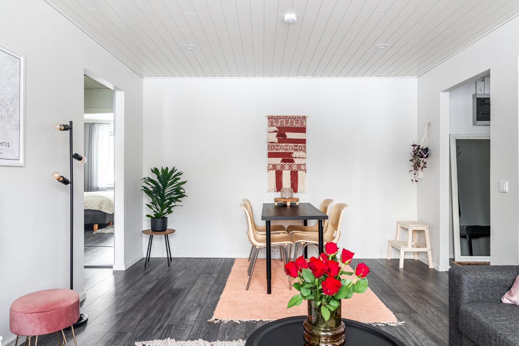 Cozy 1br Next To The With Free Parking Appartement Lahti